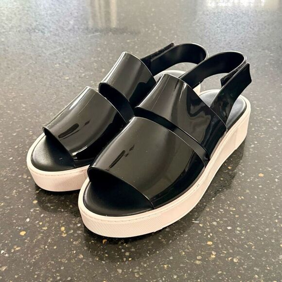 Melissa Soho Sandal | Black Patent - Picture 2 of 10